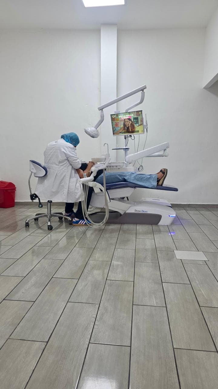 Atención a paciente en R&M Clínica Dental